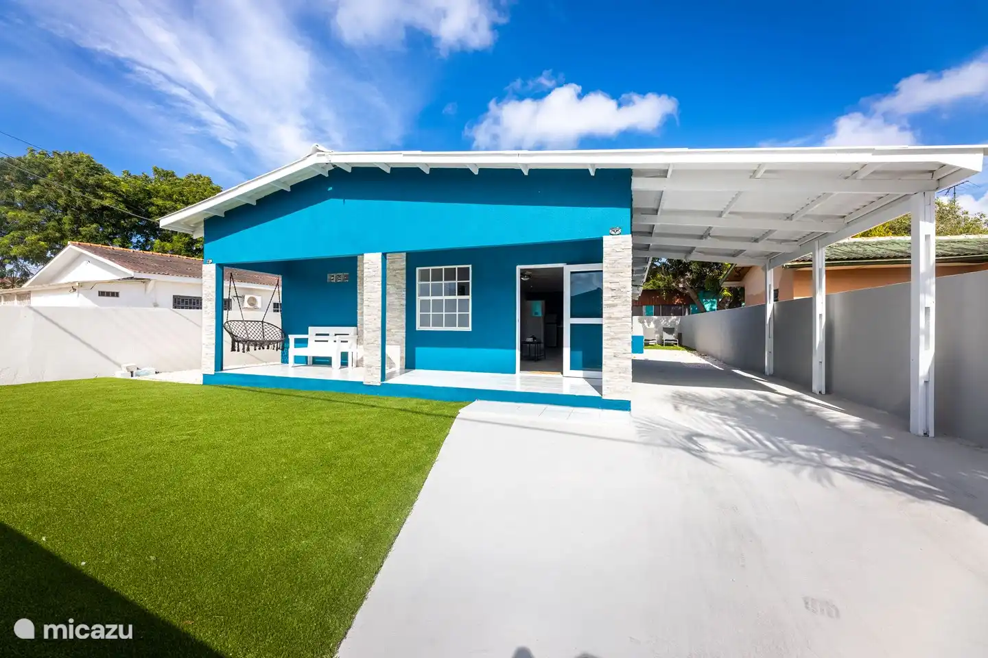 Front view of Casa Paultje