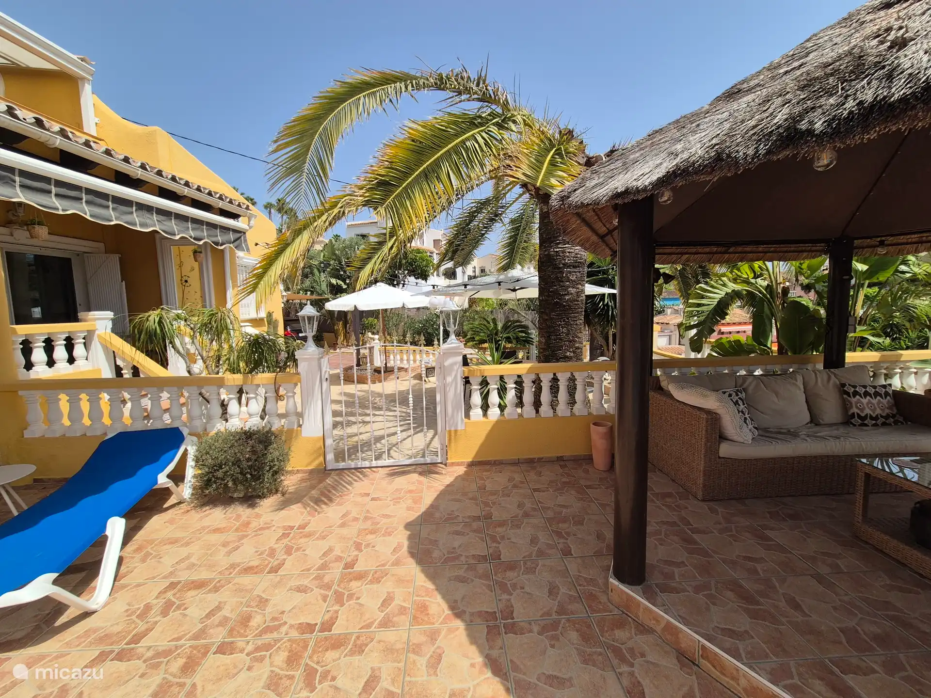 Terrace with lounge hut