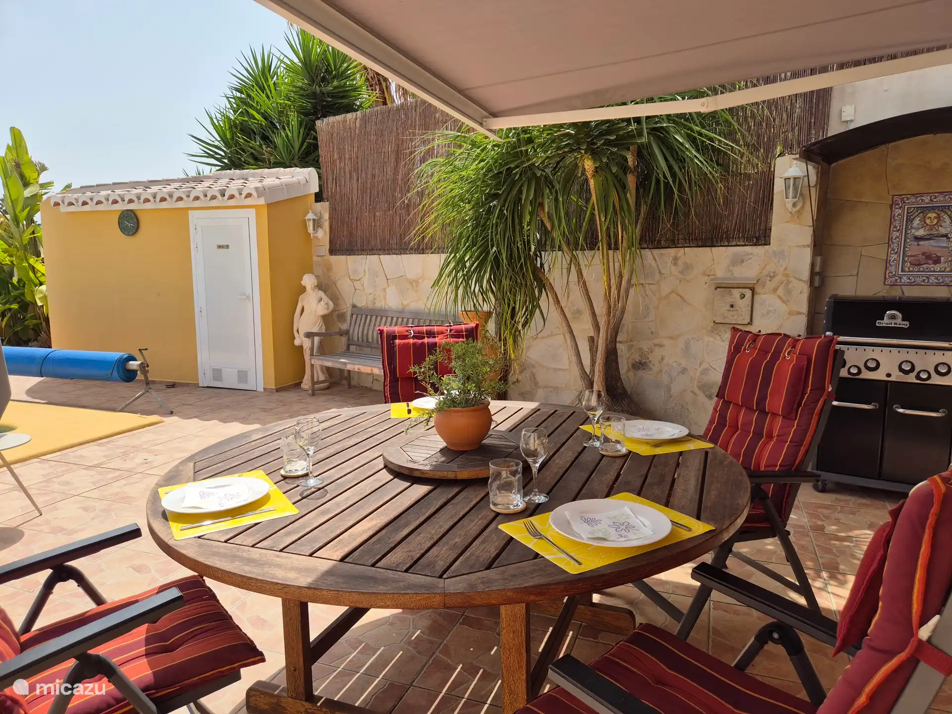 Terrace with BBQ and outdoor toilet