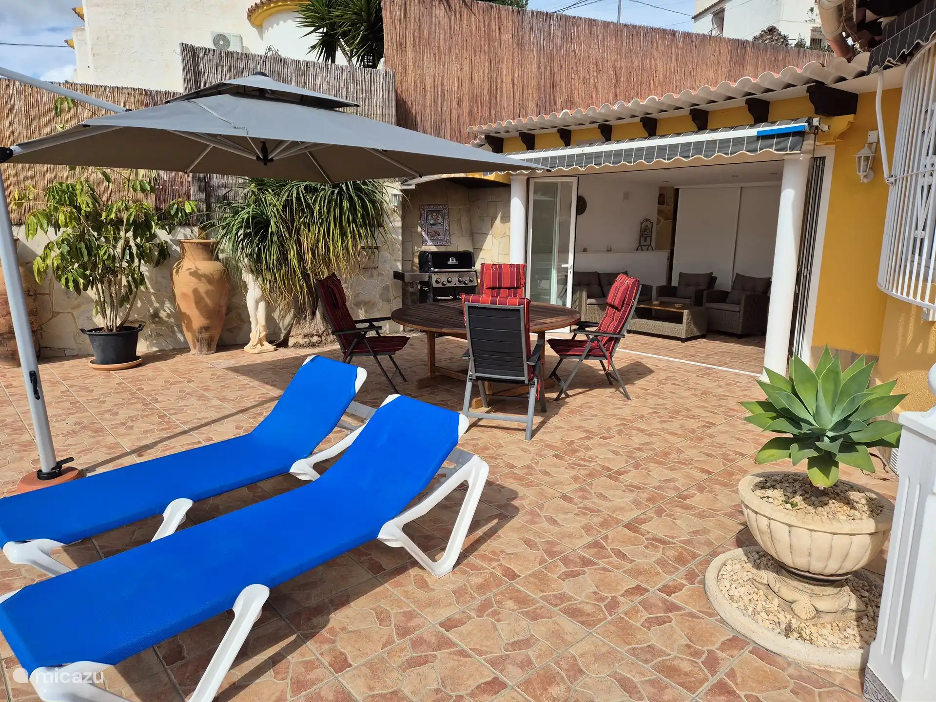 Coin barbecue avec pool house