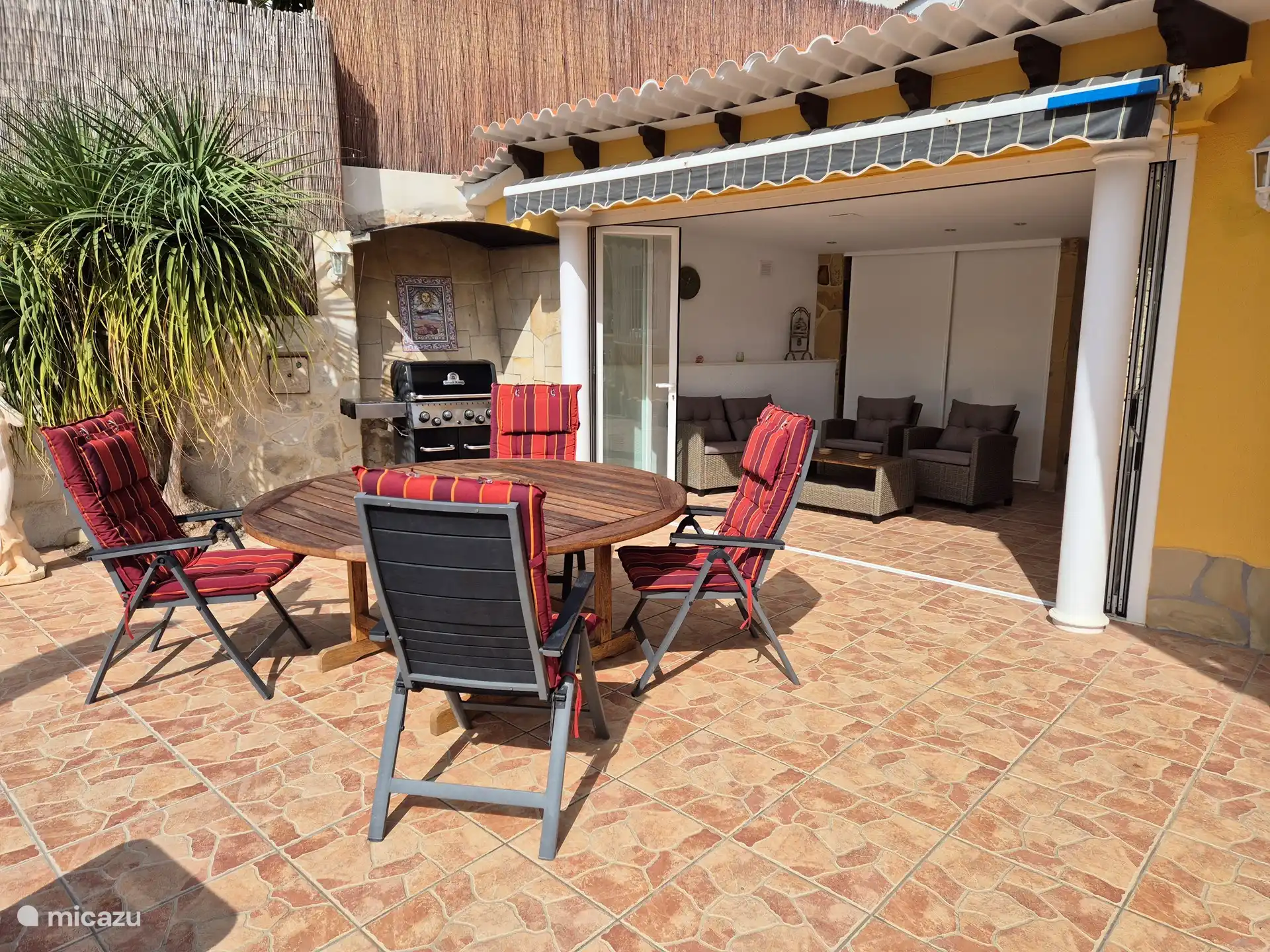 Coin barbecue avec pool house