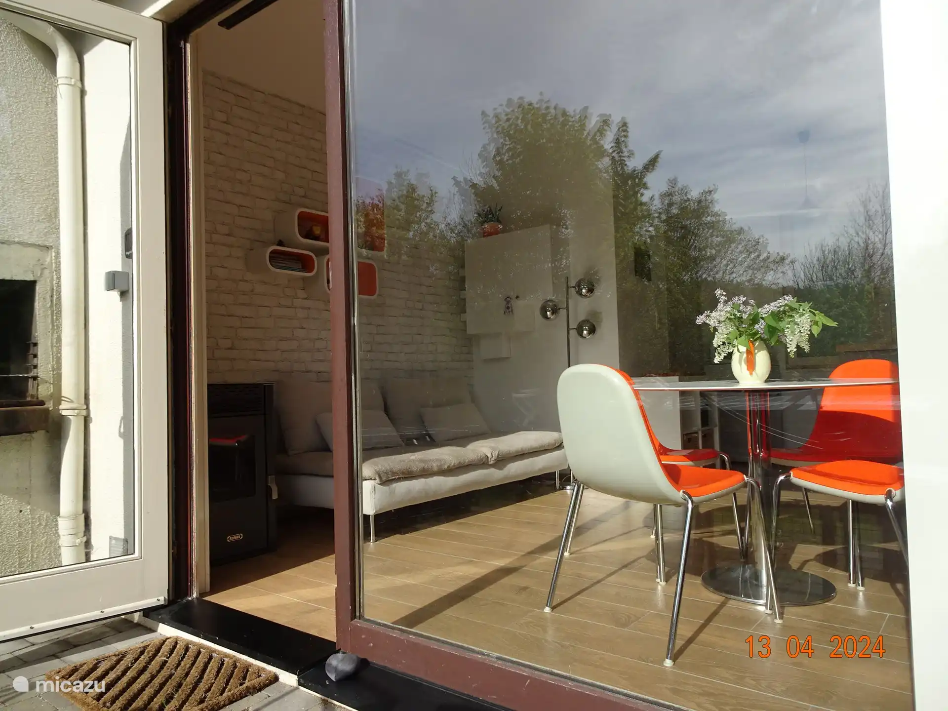 The entrance to the bungalow