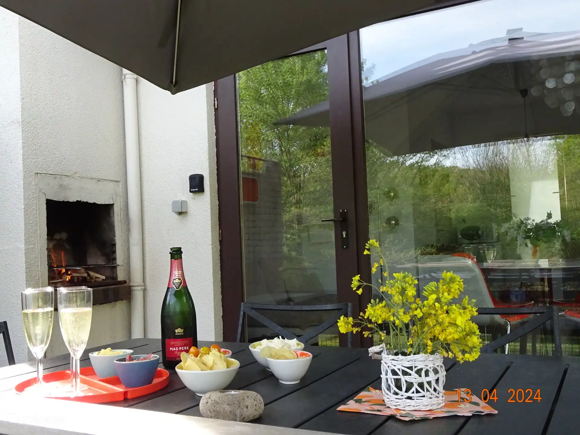 The terrace in front of the entrance