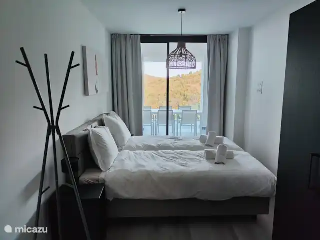 Luxe appartement met groot balkon huren in Spanje, Costa del Sol, Mijas Costa - appartement Master bedroom