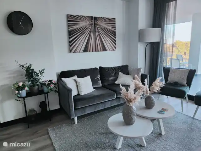 Luxe appartement met groot balkon huren in Spanje, Costa del Sol, Mijas Costa - appartement Woonkamer