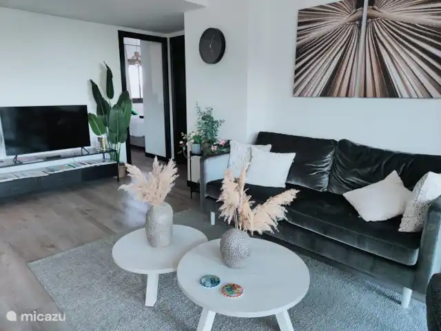 Luxe appartement met groot balkon huren in Spanje, Costa del Sol, Mijas Costa - appartement Woonkamer