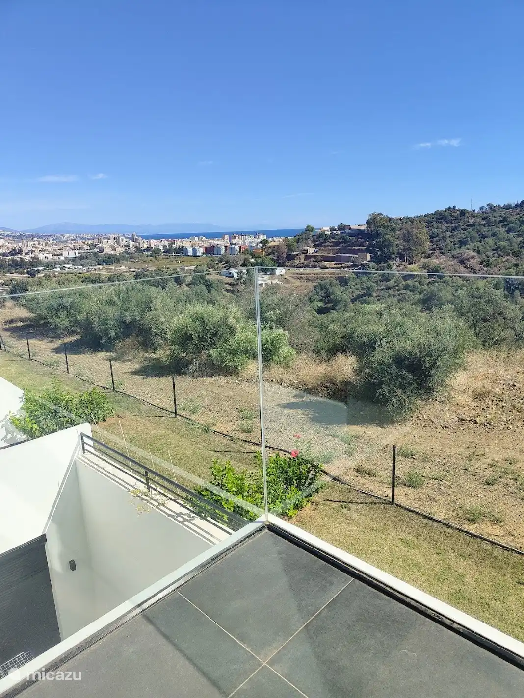 Blick auf Fuengirola und das Meer.