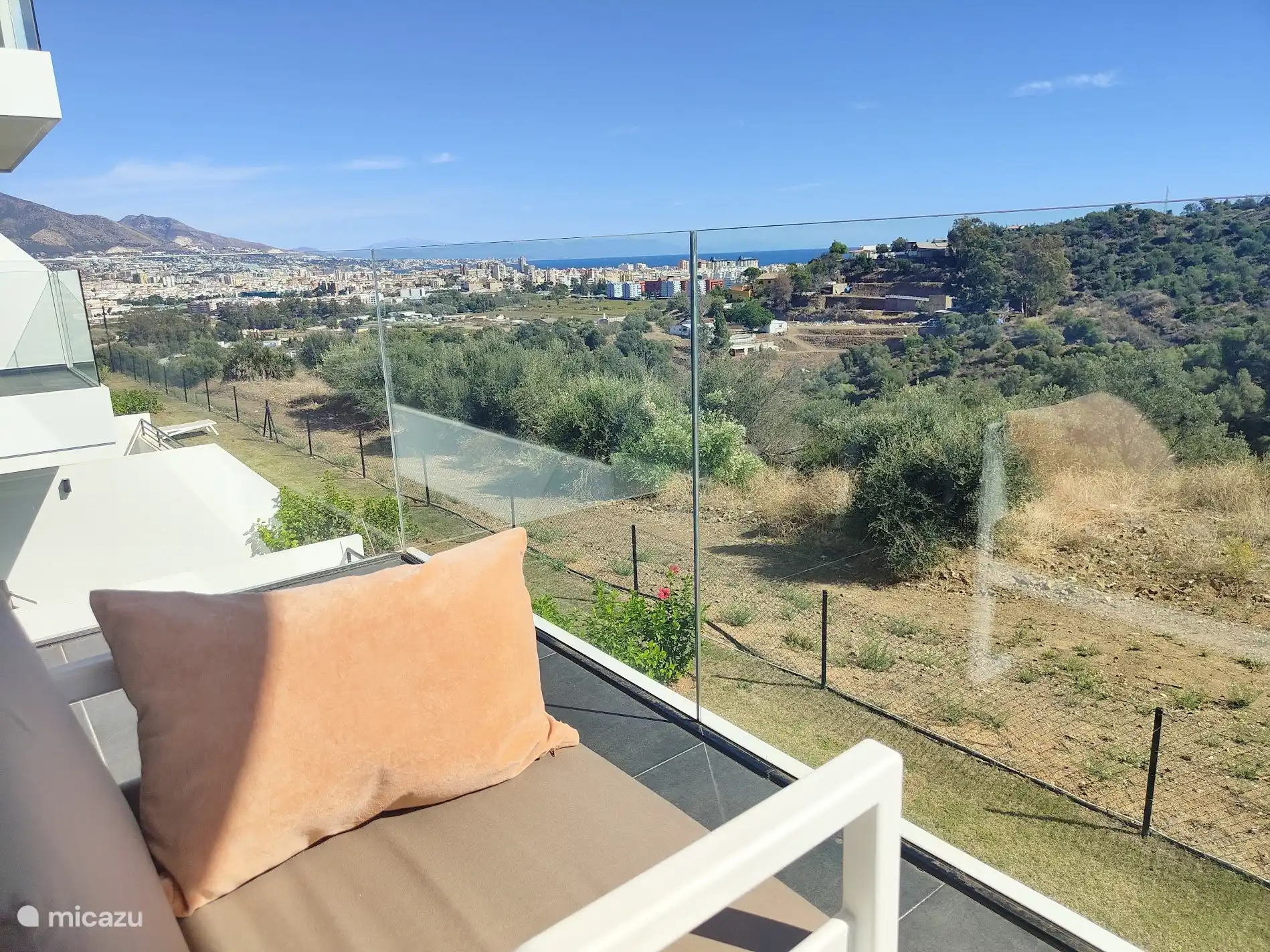 Blick auf Fuengirola und das Meer.
