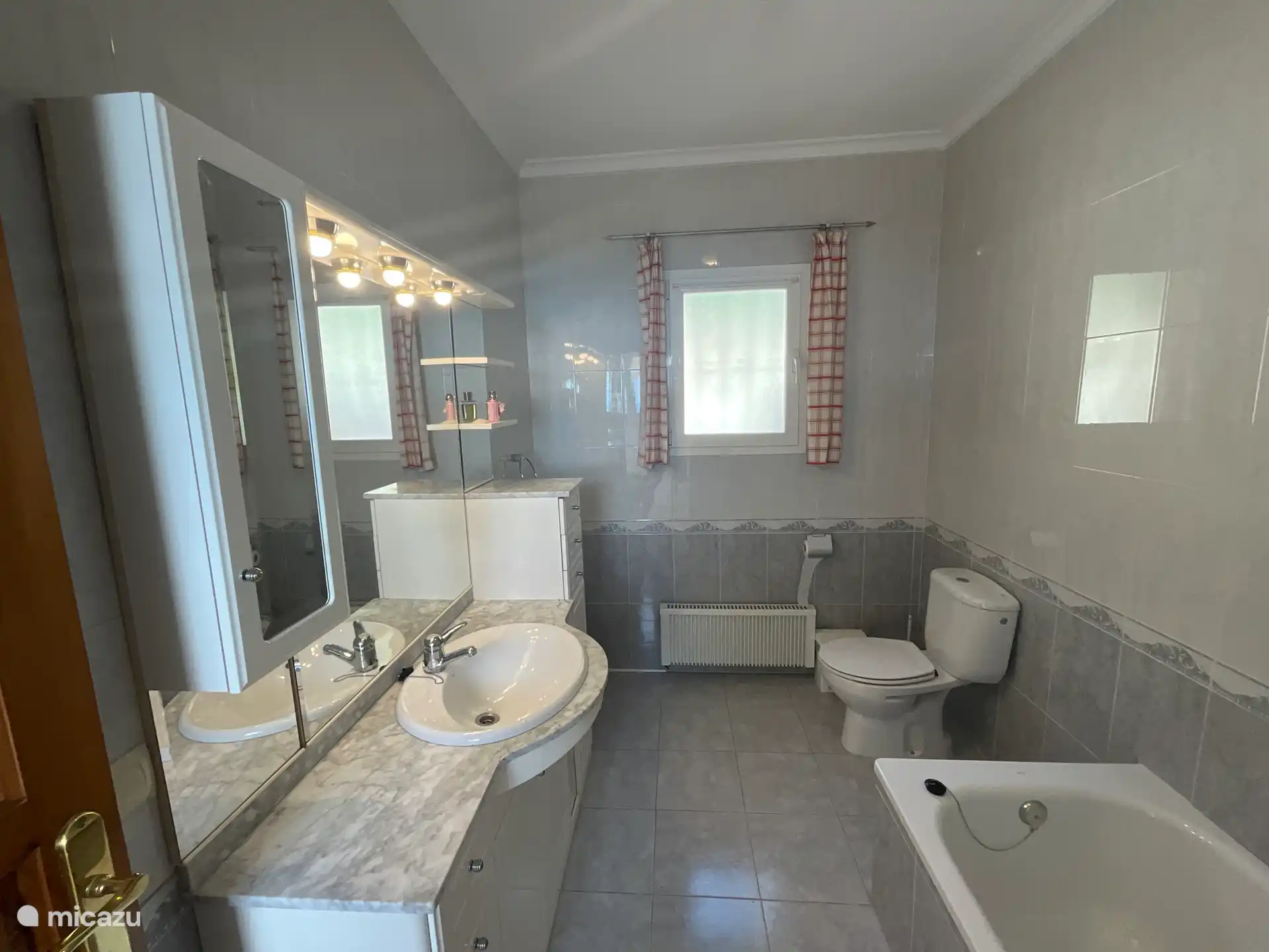 Baño con bañera