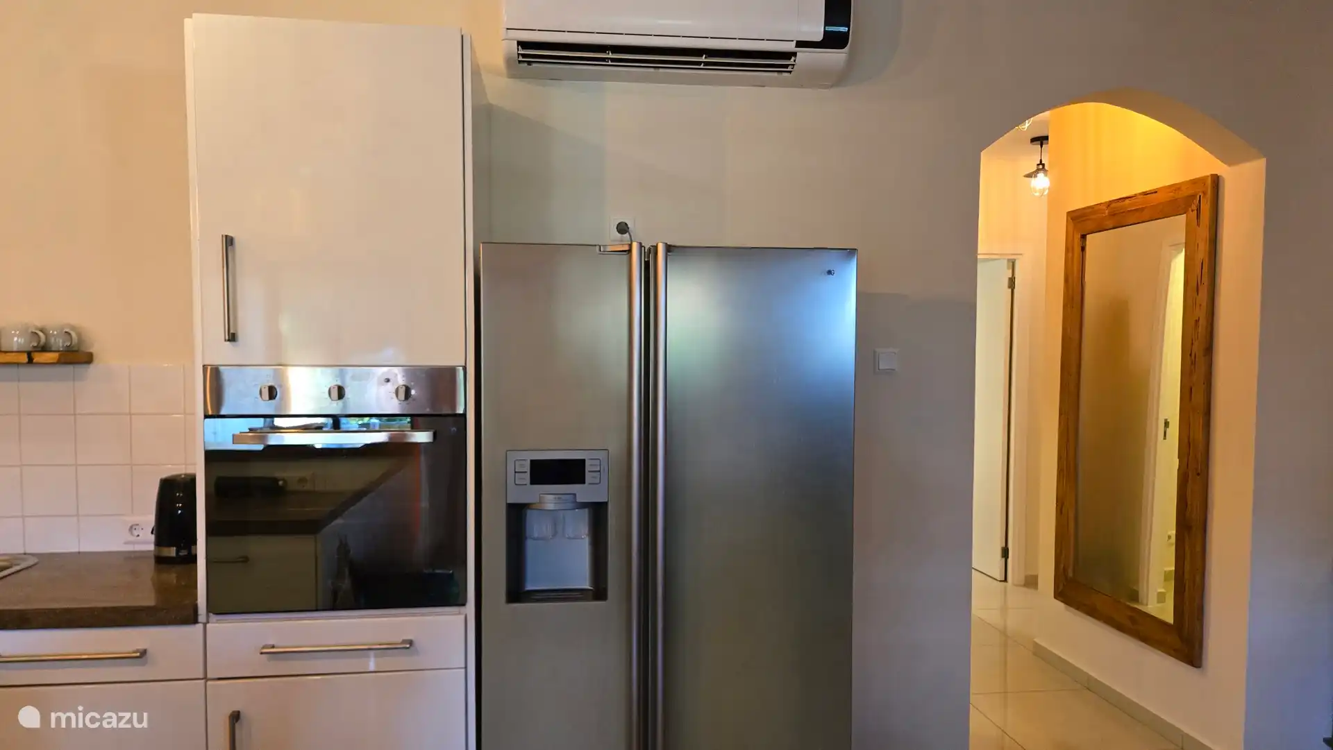 Nevera grande y congelador con agua fría y máquina para hacer cubitos de hielo