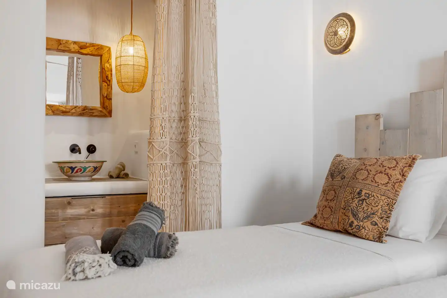 Chambre 1 avec salle de bain attenante