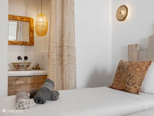 Casa Aduar Marbella Casco Antiguo 3b en España, Costa del Sol, Marbella - casa vacacional Dormitorio 1 con baño privado.