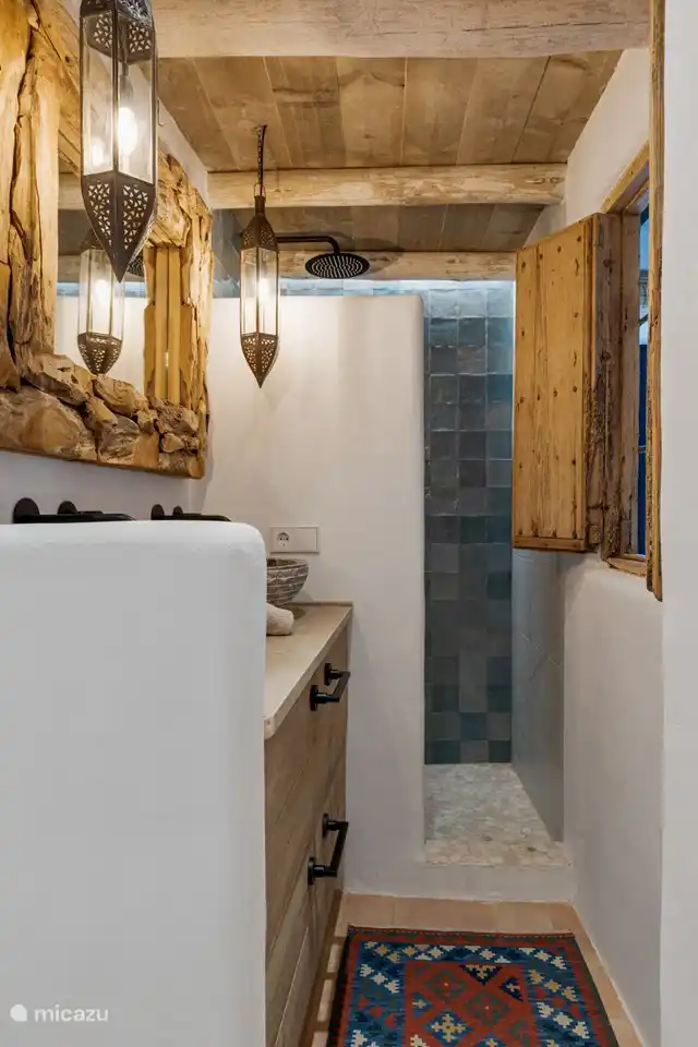 Salle de bain au rez-de-chaussée