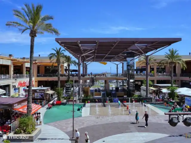 Casa Calida | Espagne, Costa Cálida, Sucina - appartement Le centre commercial La Zenia Boulevard est l'un des endroits où vous pouvez aller. Il s'agit du plus grand centre commercial moderne à ciel ouvert de la province d'Alicante. Avec plus de 150 boutiques et une multitude de restaurants, bars, spectacles live et musique live. 25 min en voiture et parking gratuit