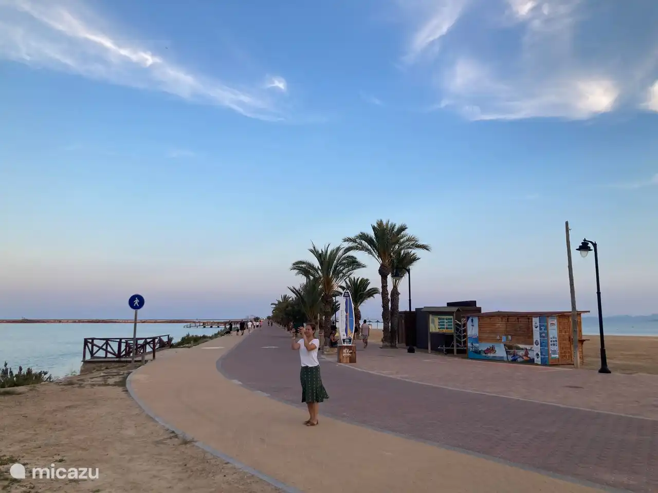 Playa Lo Pagán con baños de barro naturales a 20 minutos en coche de nuestro apartamento.