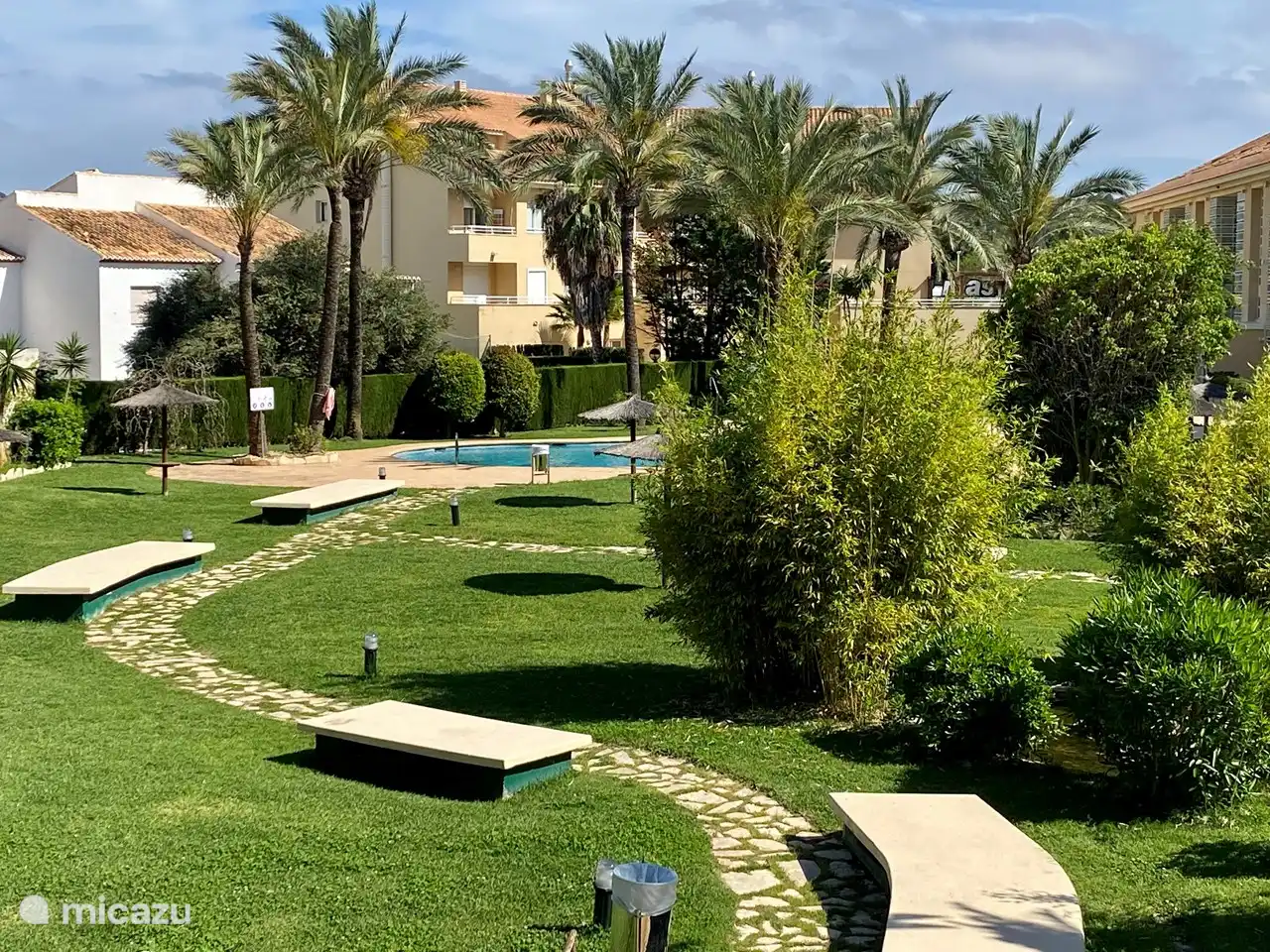 Magnifique vue sur de jardin depuis la terrasse