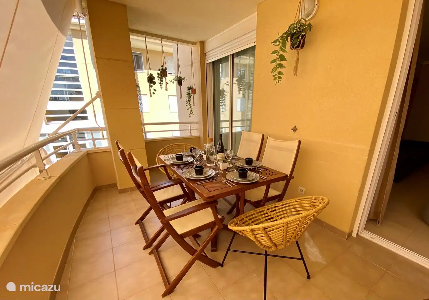 Terrasse plein sud avec store