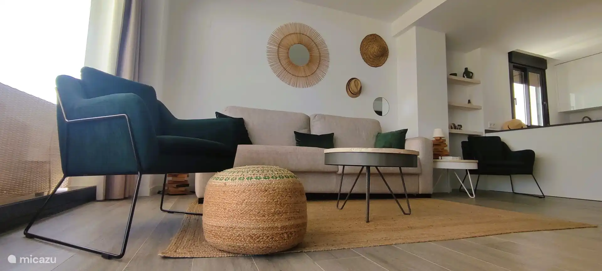 Canapé confortable avec sièges latéraux