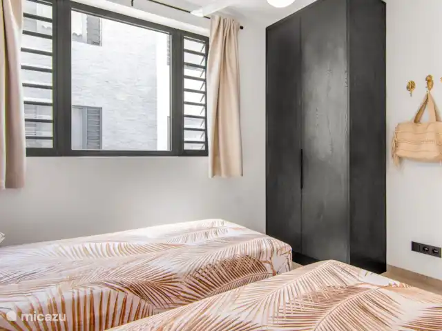 Appartement Rileks | Curaçao, Banda Ariba (est), Jan Thiel - appartement Chambre avec placard spacieux.