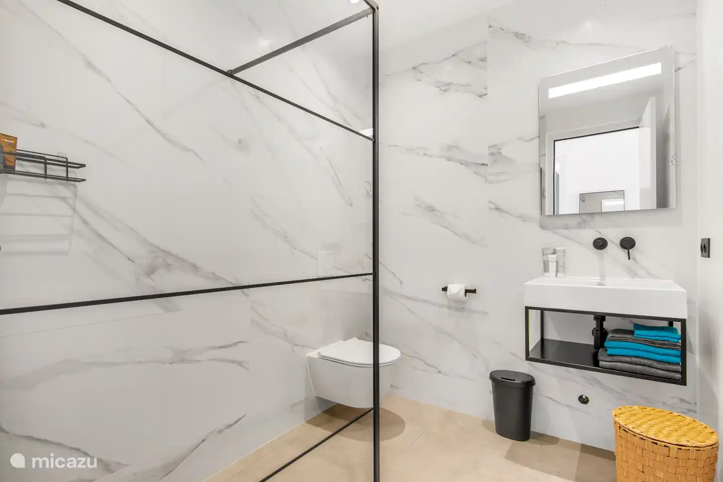 Tweede luxe badkamer.