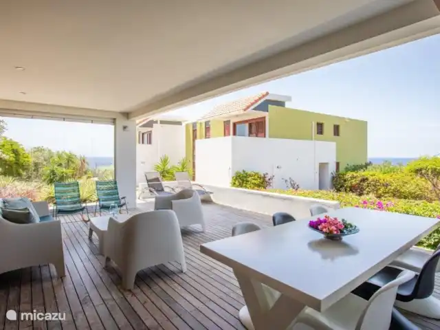 Boca Gentil | appartement côté baie 6 | Curaçao, Banda Ariba (est), Vista Royal - appartement Mobilier d'extérieur confortable pour une assise agréable à l'ombre.