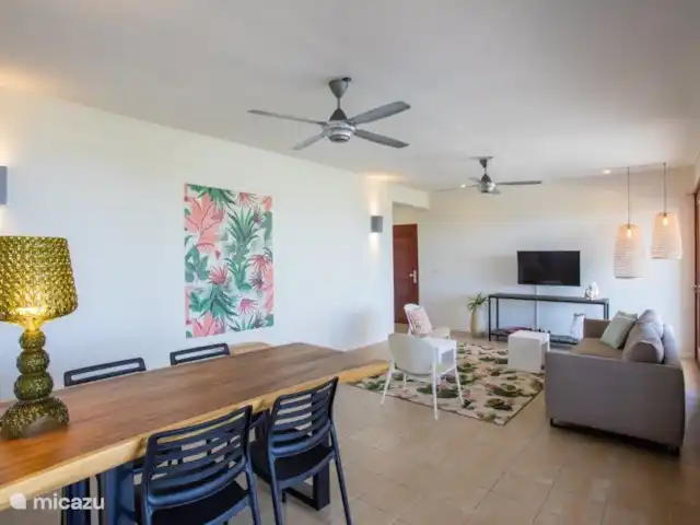 Boca Gentil | appartement côté baie 6 | Curaçao, Banda Ariba (est), Vista Royal - appartement Salon spacieux à l'intérieur.