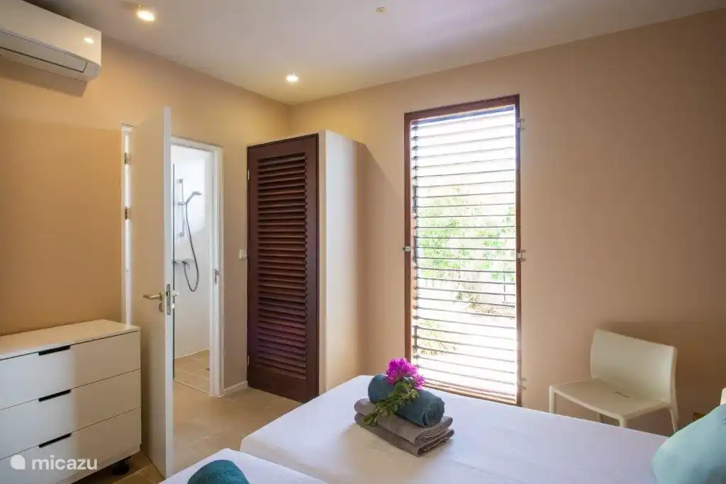 Chambre 1 avec salle de bain privée