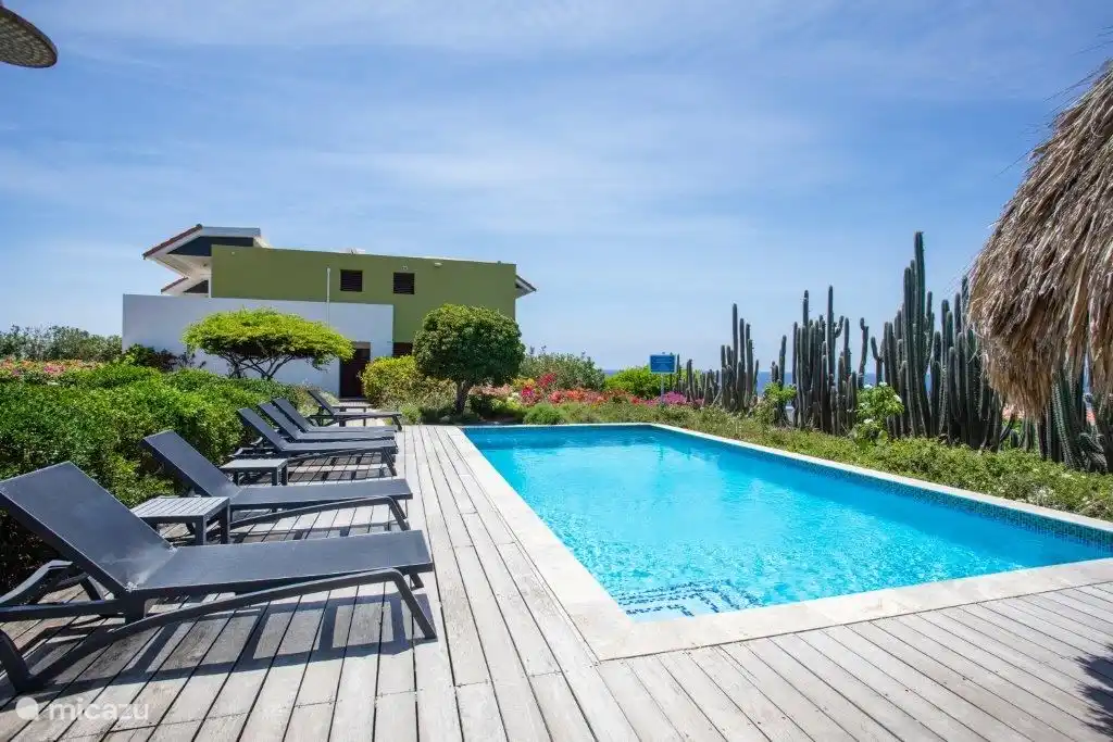 Piscine commune à l'appartement