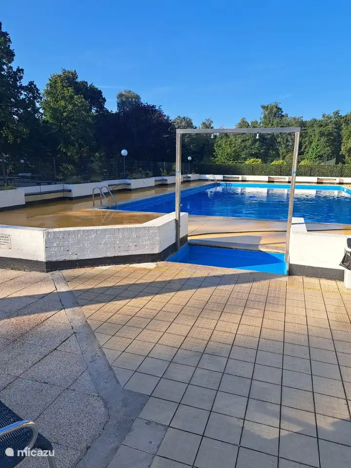 Toegang tot het verwarmde zwembad van Parc de Kievit is gratis en op 5 minuten loopafstand van de woning. Uiteraard kunt u in plaats van lopen ook één van de fietsen meenemen die in één van de stallingen voor u klaar staan.