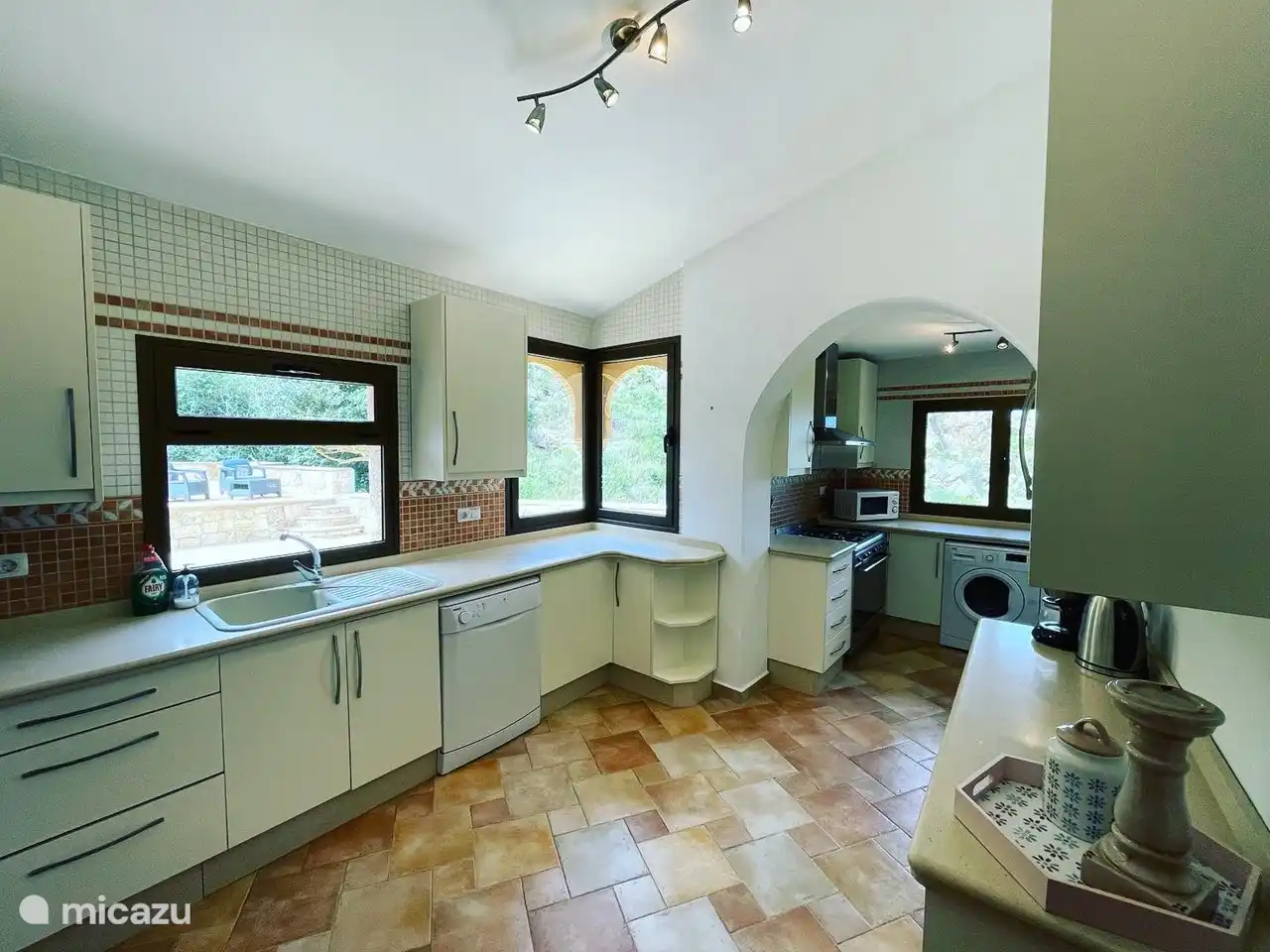 Kitchen with refrigerator, dishwasher, gas stove, washing machine