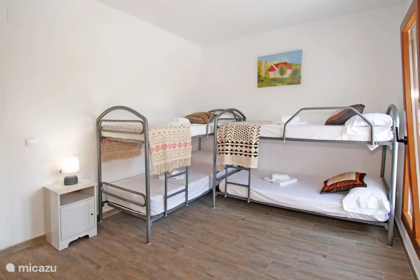 Das dritte Schlafzimmer verfügt über 2 Etagenbetten. Die ewige Frage bleibt: „Wer ist unten und wer ist oben?“