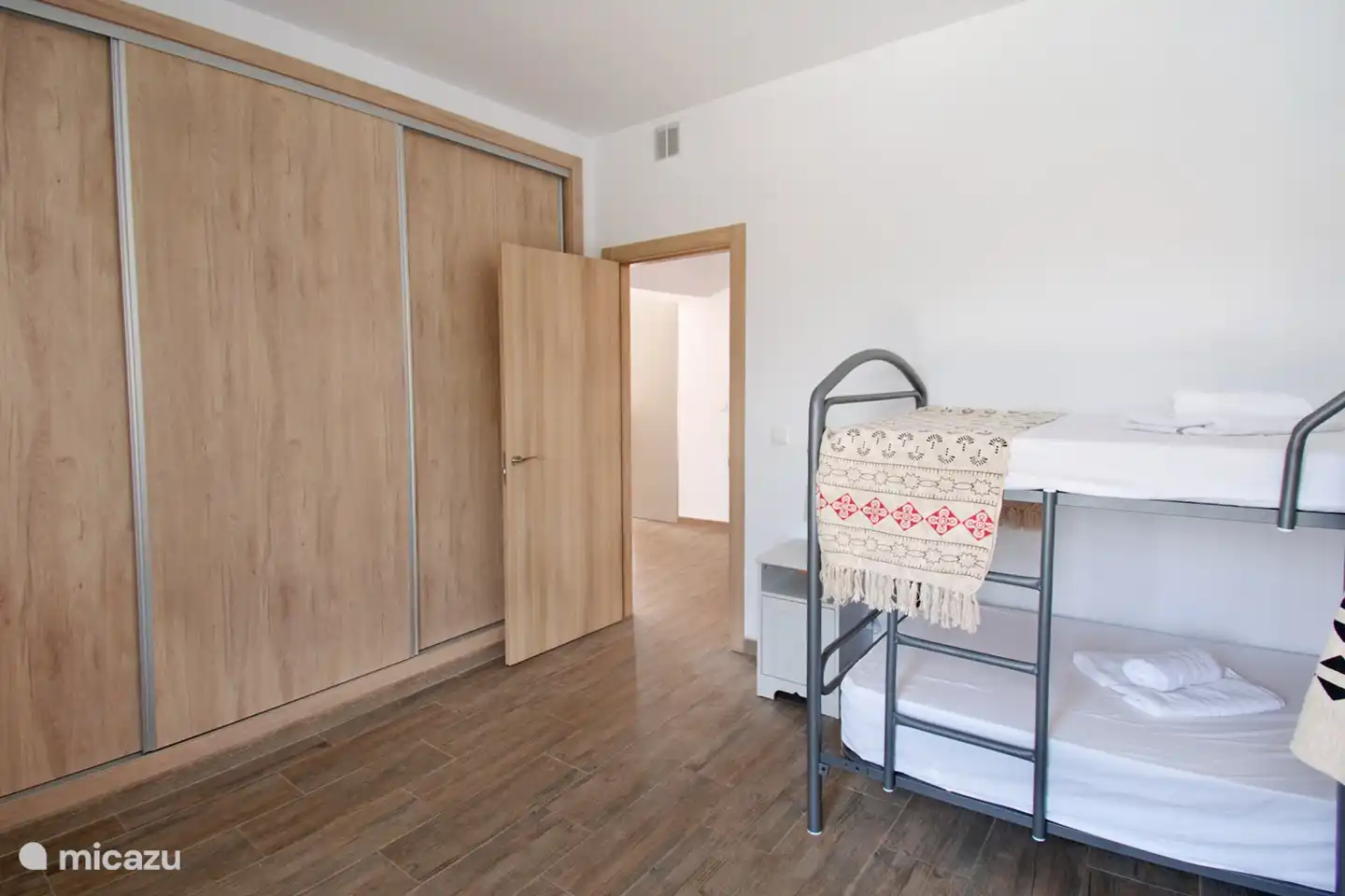 Das Zimmer für 4 Personen ist wirklich geräumig und komfortabel.