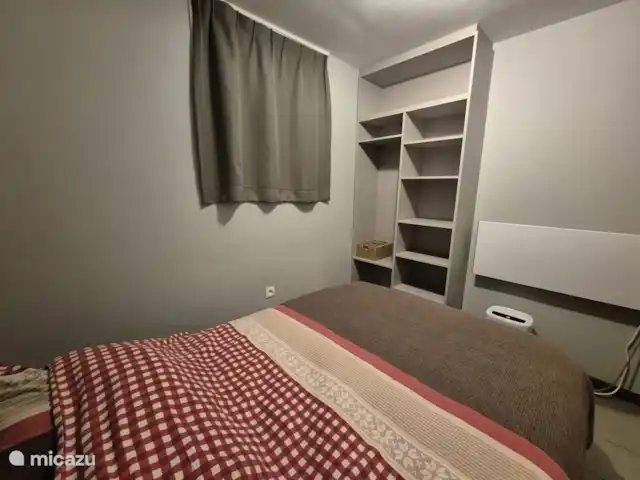 Maison Bonne Humeur Achouffe huren in België, Ardennen, Houffalize - gîte / cottage Slaapkamer 1 met dubbel bed aan de tuinzijde