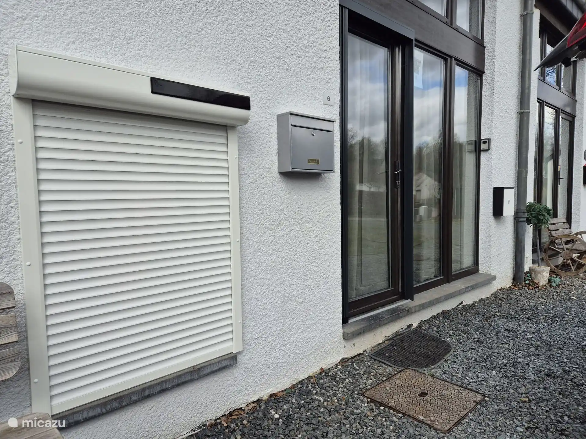 Fensterläden sind im Badezimmer und in den 2 Schlafzimmern vorhanden