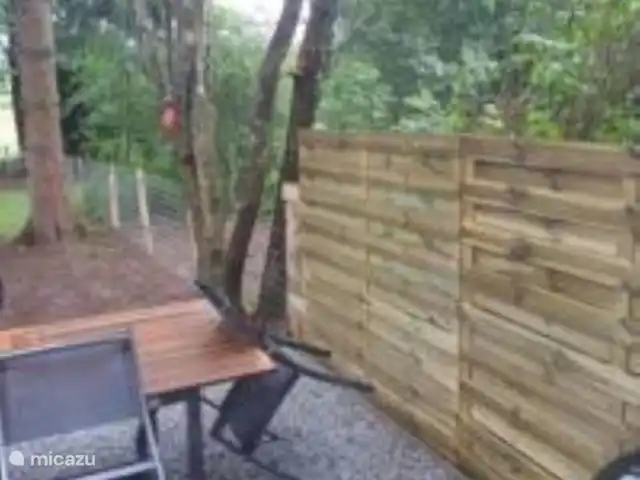 Maison Bonne Humeur Achouffe huren in België, Ardennen, Houffalize - gîte / cottage Terras achteraan maar ditmaal met de geplaatste omheining.