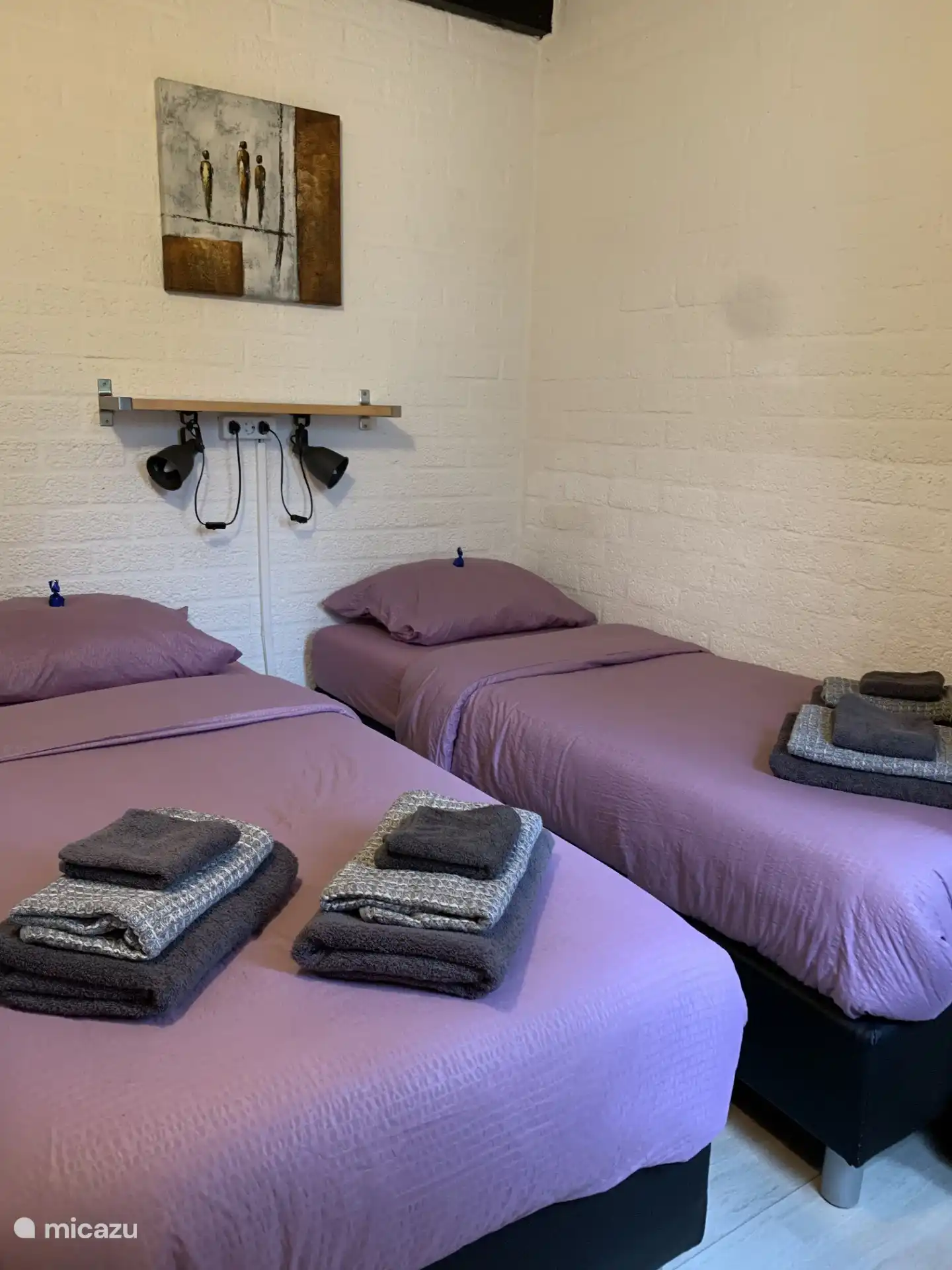 Sleeping room I with towels