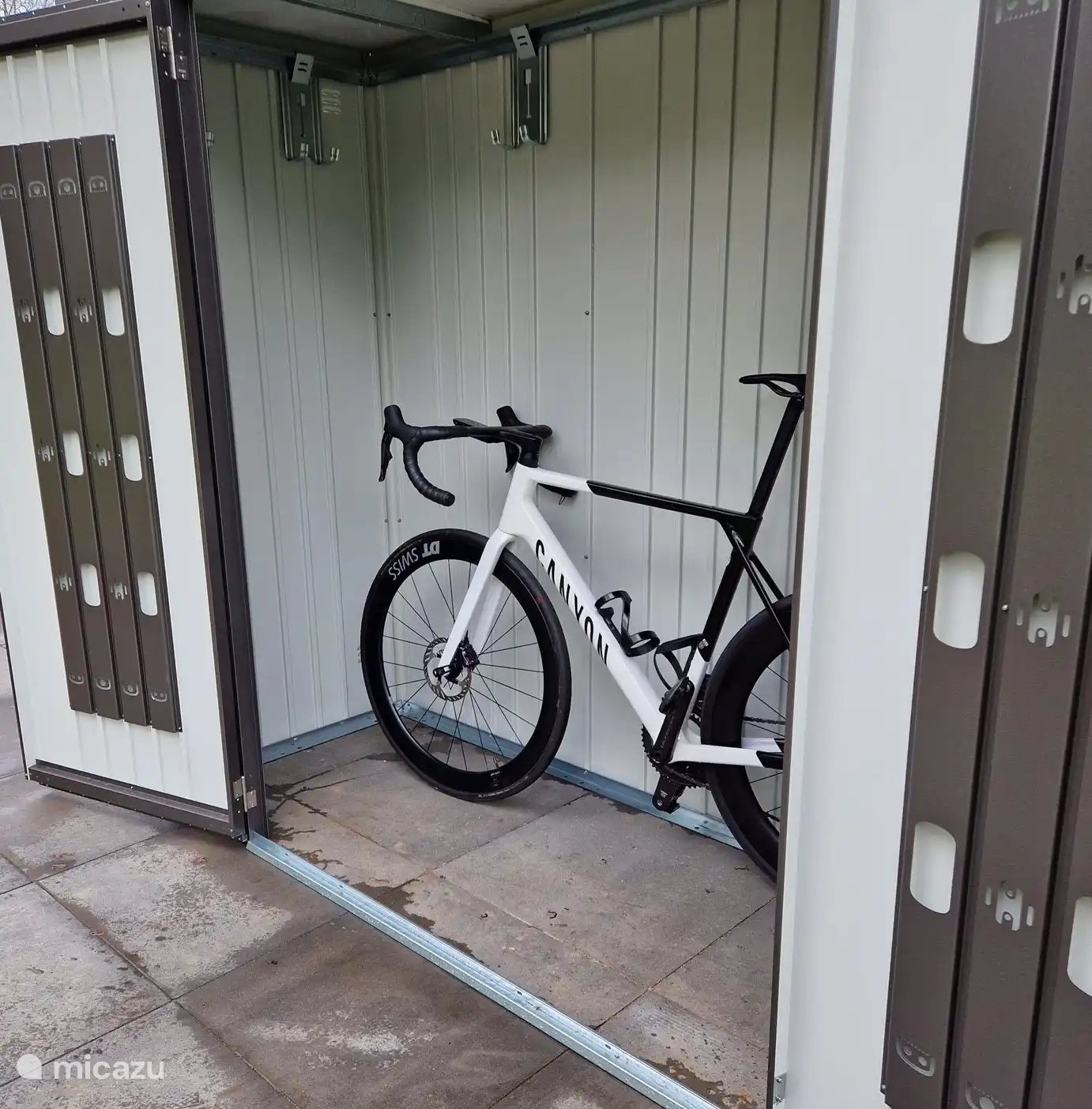 Including lockable and dry bicycle container directly at the Holiday Home