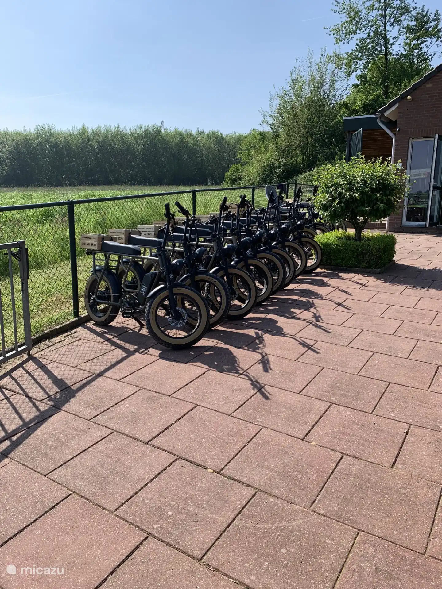 Bicycle rental 100 m from the reception and a holiday home