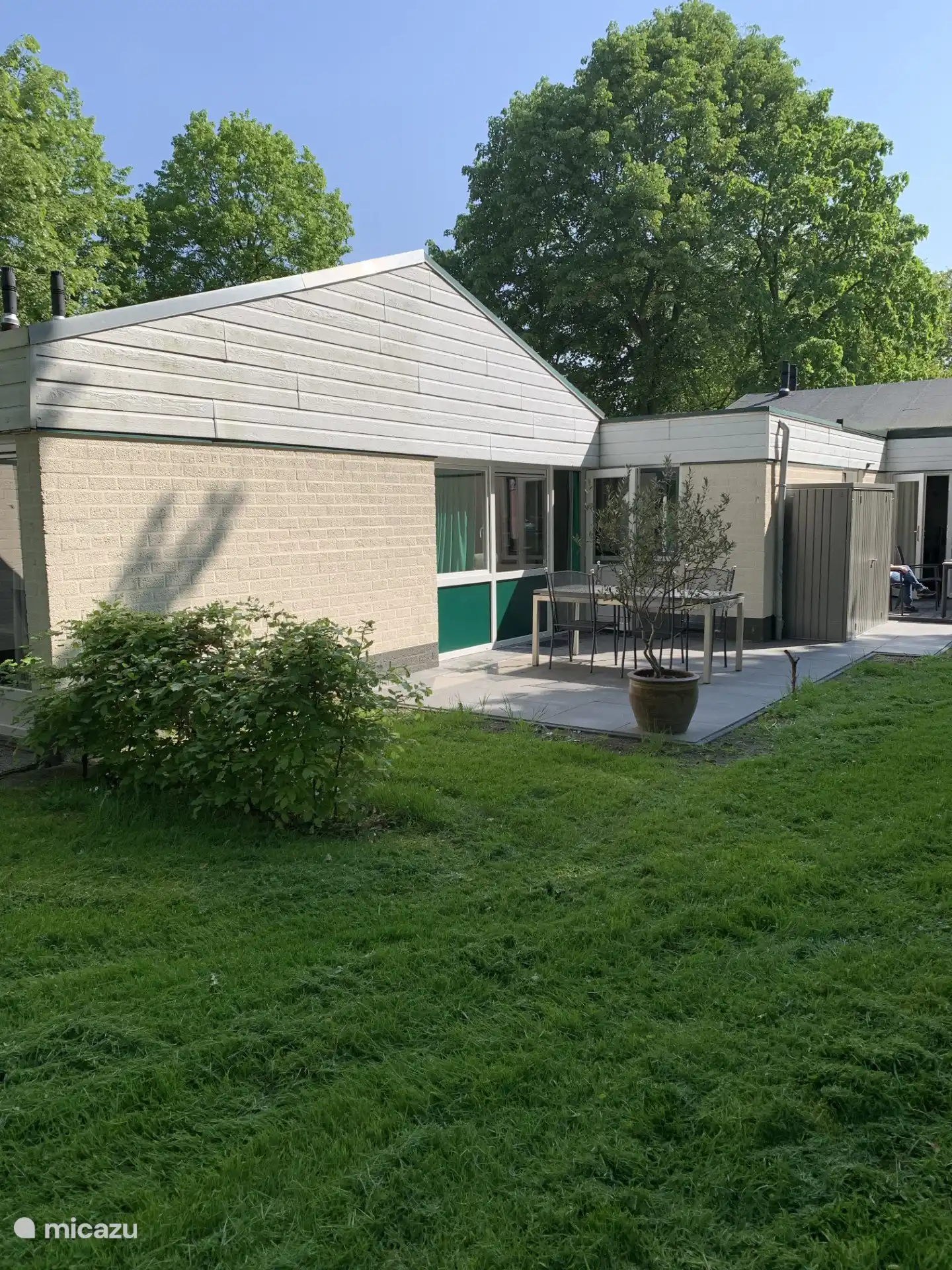 Holiday Bungalow at the back with a view of the park and the children's playground