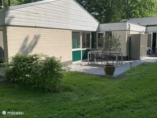 Vakantiehuis ontdek Zuid-Limburg huren in Nederland, Limburg, Simpelveld - vakantiehuis Vakantie Bungalow achter met  uitsicht op het park en de kinderspeelplaats