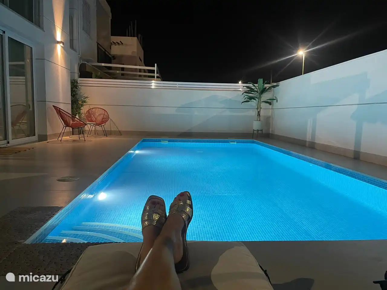 Vue de la piscine depuis le transat