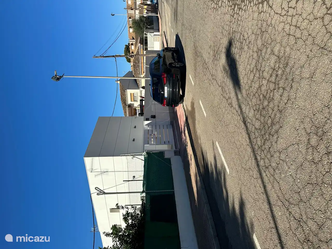 Beaucoup d'espace de stationnement devant votre propre maison.