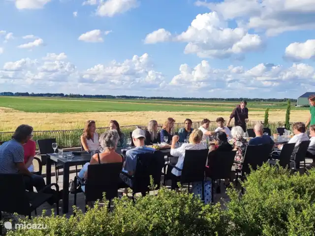 La Herenboerderij | Pays-Bas, Drenthe, Deuxième Exloërmond - ferme Continuation assis dehors avec vue sur les prés