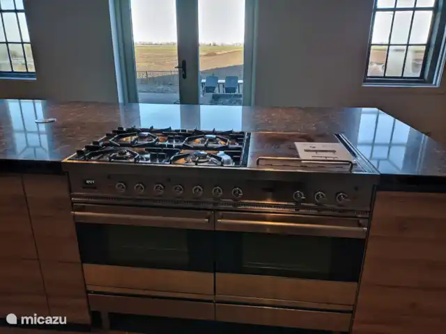 La Herenboerderij | Pays-Bas, Drenthe, Deuxième Exloërmond - ferme Cuisine derrière : avec vue sur les prairies