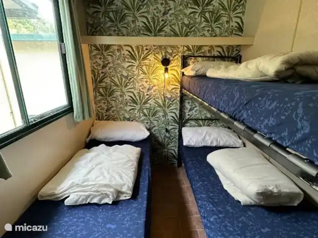 Casa Rossa XIII - climatisation et véranda ! | Italie, Toscane, Viareggio - mobil-home Chambre avec lits superposés et un lit simple.