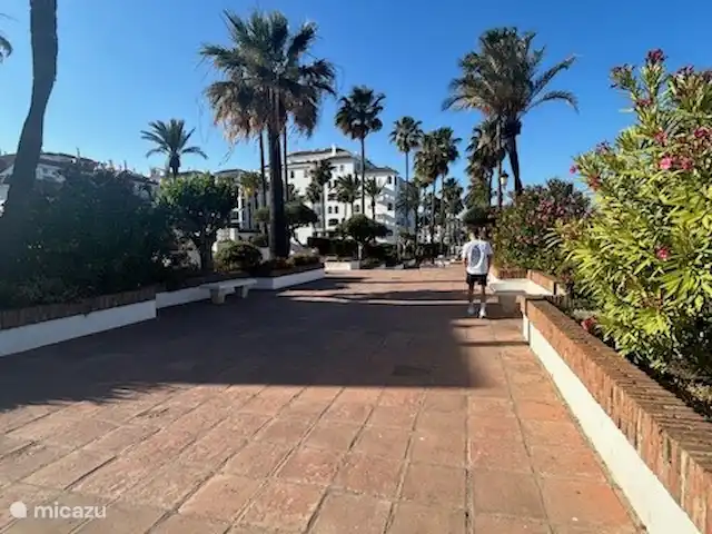 Serenity Collection huren in Spanje, Costa del Sol, Estepona - appartement Wandel boulevard richting La Duquesa haven.