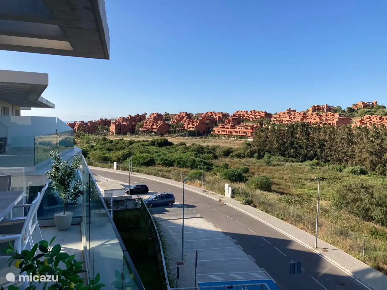 Seitenansicht vom Balkon