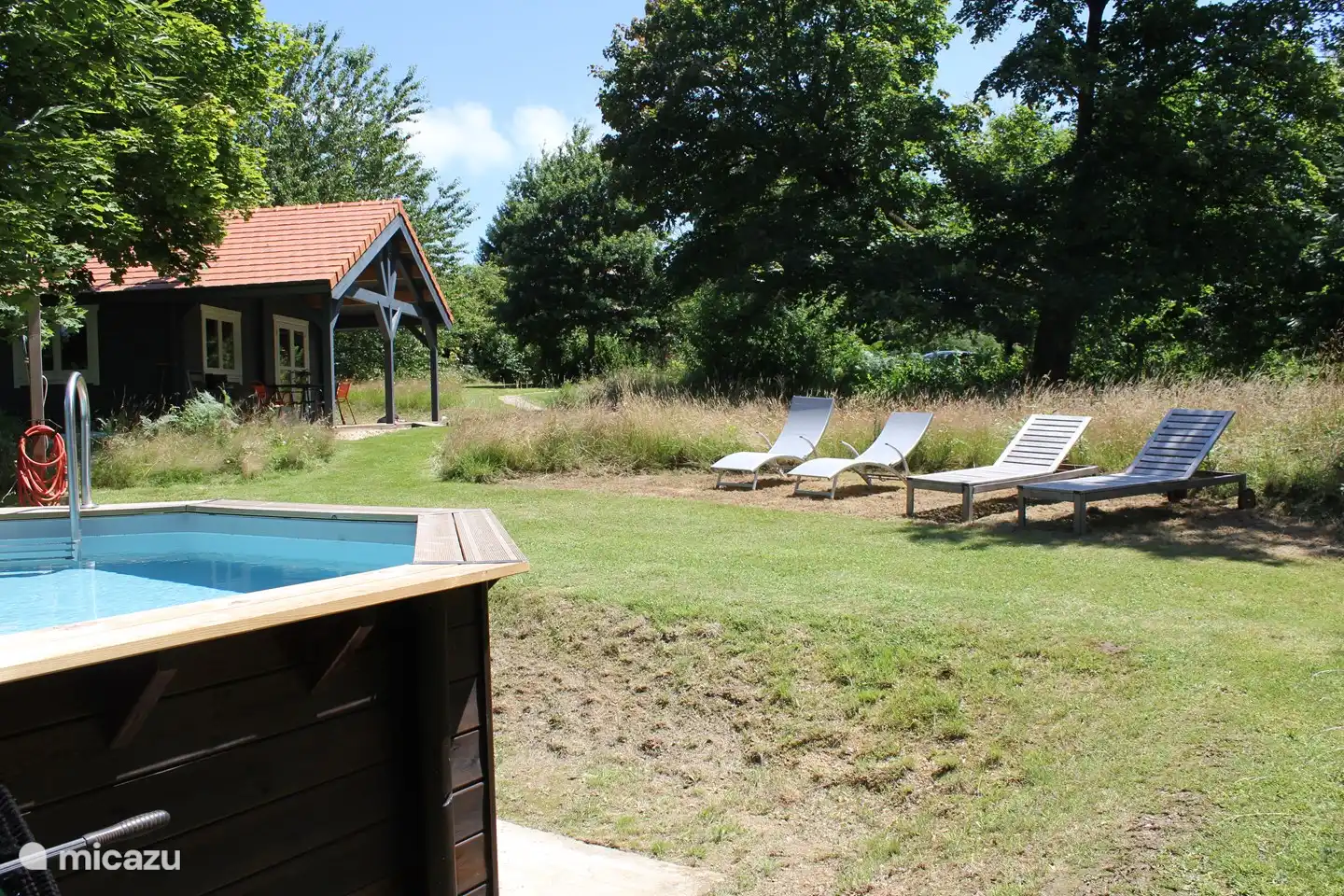 4 ligstoelen ter beschikking