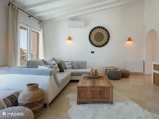 Villa Mozart en España, Costa Blanca, Jávea - villa Amplio salón con aire acondicionado y ventilador.