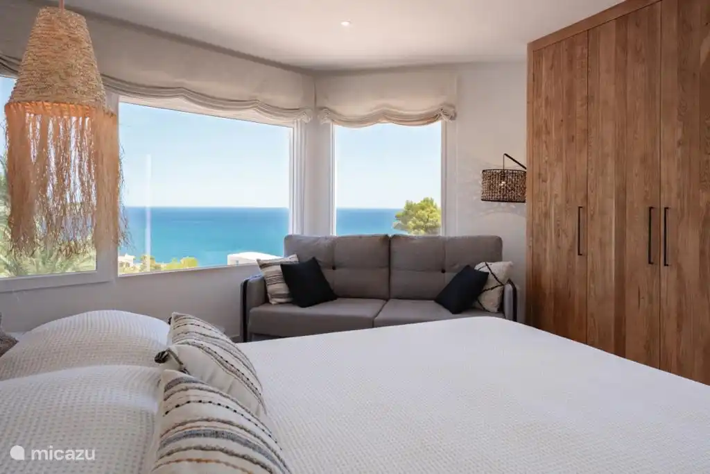 Schlafzimmer mit Meerblick im Turm